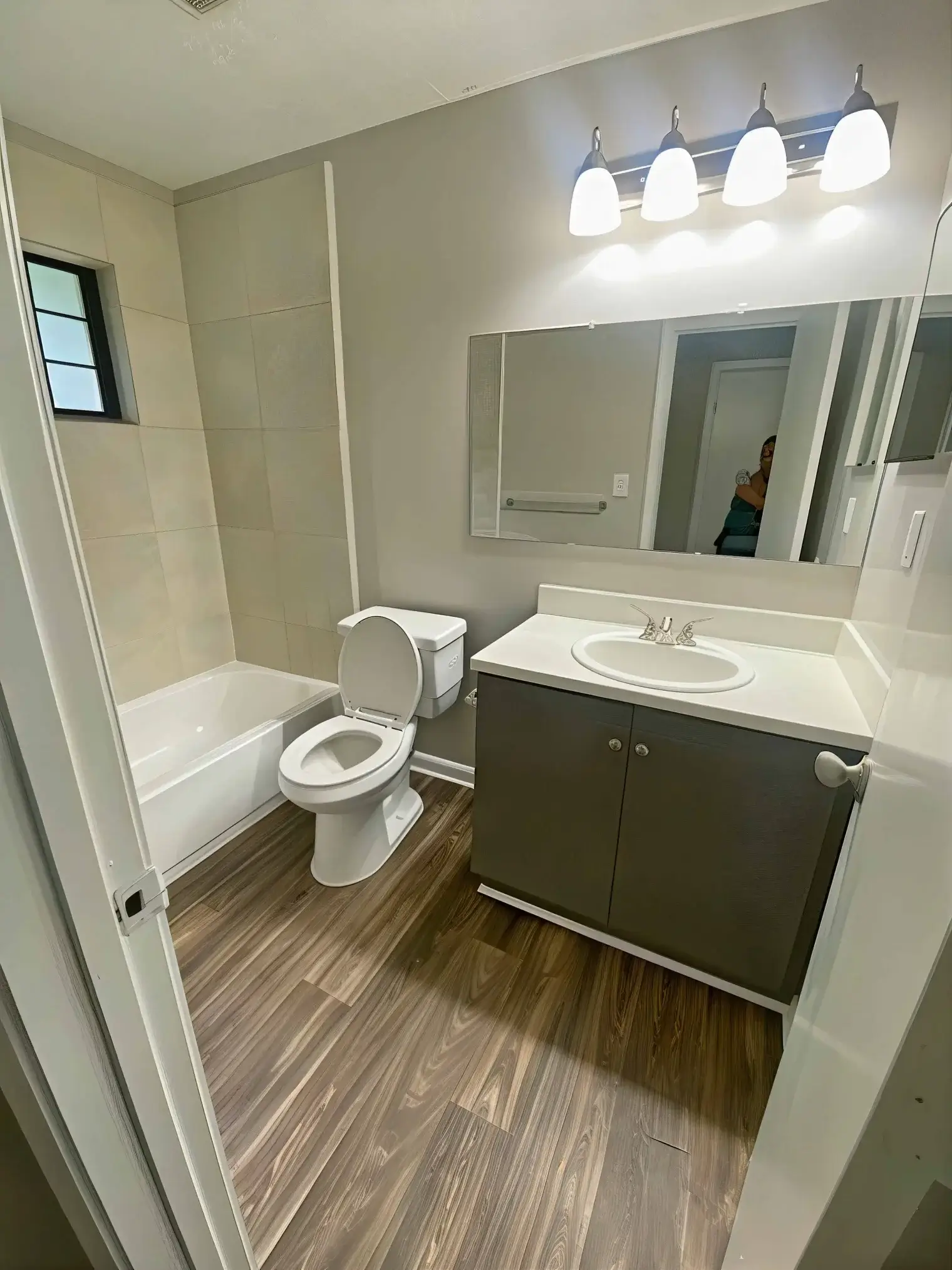 brentwooddecaturapartments bathroom 1